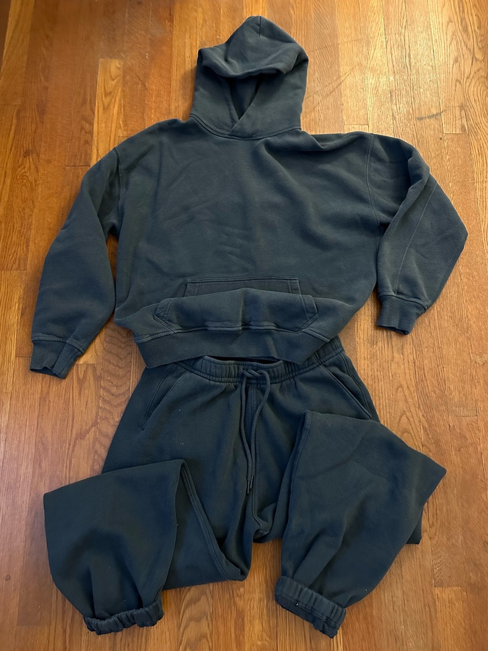 Abercrombie Essential Popover Hoodie and Essential Baggy Cinched Sweatpant